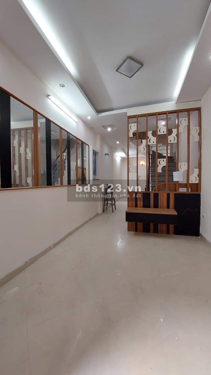 Cần bán gấp căn hộ 5 tầng ở khu vực Trung Kính, giá chỉ nhỉnh 4 tỷ pháp lý chính chủ