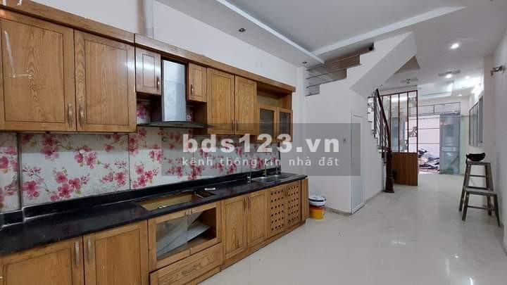 Cần bán gấp căn hộ 5 tầng ở khu vực Trung Kính, giá chỉ nhỉnh 4 tỷ pháp lý chính chủ