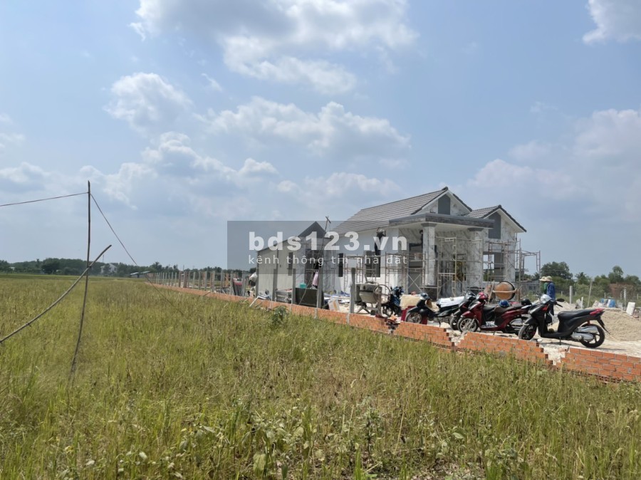 Bán đất vị trí đắc địa, chín củ full thổ cư 379 triệu pháp lý rõ ràng, khu dân cư đông đúc, giá tốt