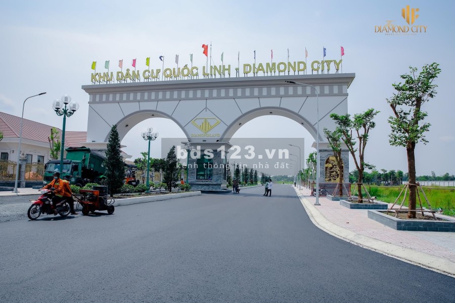 Bán 1 lô đất chính chủ mặt tiền đường cách thị trấn Đức Hoà 3 km, giá rẻ, lh 0789468142