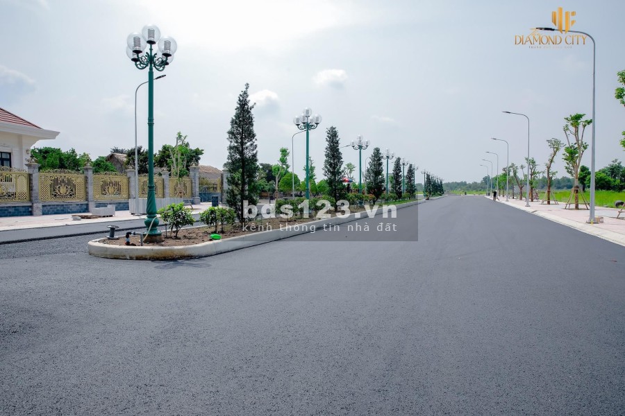 Bán 1 lô đất chính chủ mặt tiền đường cách thị trấn Đức Hoà 3 km, giá rẻ, lh 0789468142