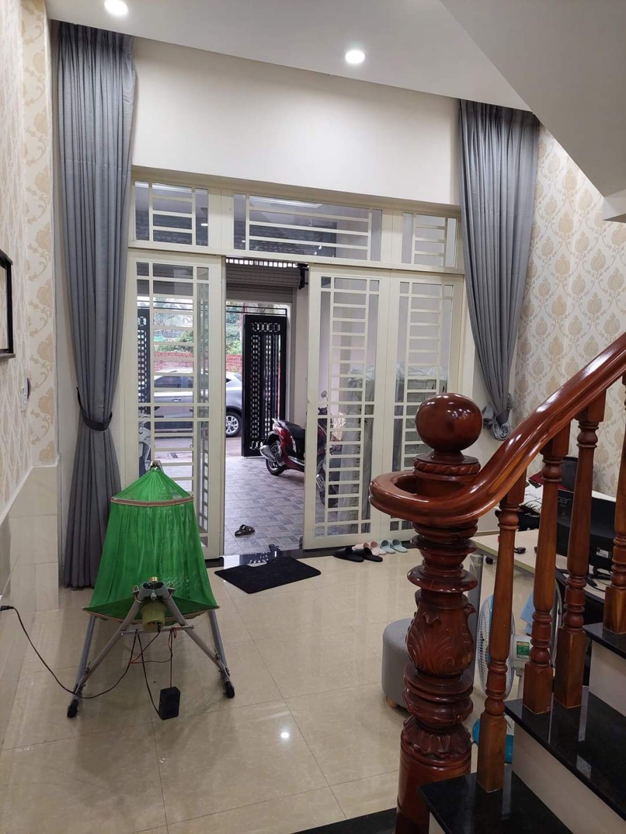 Nhà nhĩnh hơn 5 tỷ đã hoàn công xe hơi tận cửa đẹp vào ở ngay, 65m đất 3 tầng