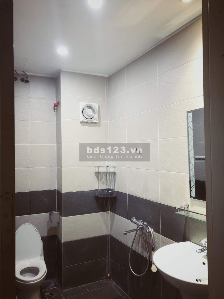 Bán gấp nhà phố Tôn Đức Thắng 3.5 tầng, mặt tiền 8m giá 24.5 tỷ.