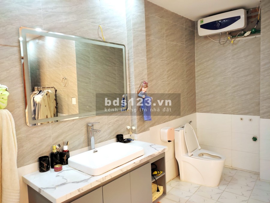 Trần Cung cận phố, nhà sang, ở sướng, kinh doanh tốt gara ô tô giá thương lượng
