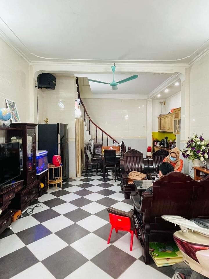 Nhà phố Khương Trung, mặt tiền 4,8m, 25m ra phố giá bán chỉ nhỉnh 4,5 tỷ sổ đỏ vuông đẹp