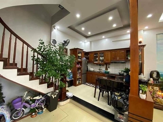 Bán nhà Lê Đình Lý, Đà Nẵng, 3 tầng, đối diện bệnh viện, kinh doanh tốt.