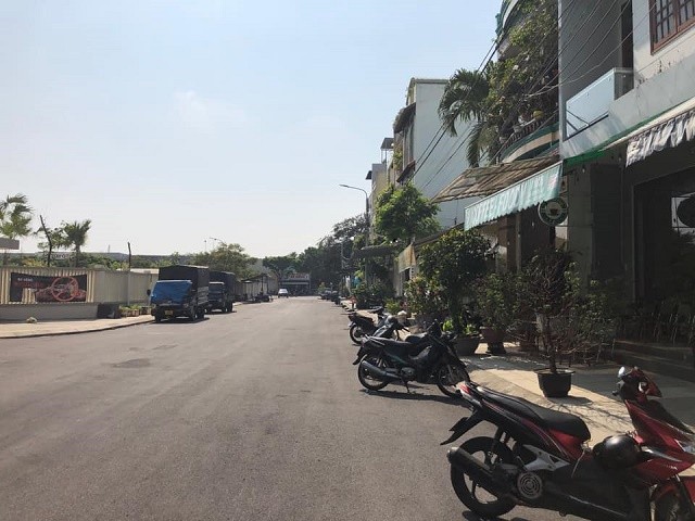 Bán nhà Lê Đình Lý, Đà Nẵng, 3 tầng, đối diện bệnh viện, kinh doanh tốt.