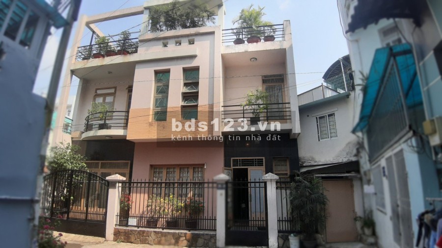 Nhà phố đẹp hẻm xe hơi phường 17 Quận Gò Vấp, giấy tờ pháp lý rõ ràng, bàn giao ngay