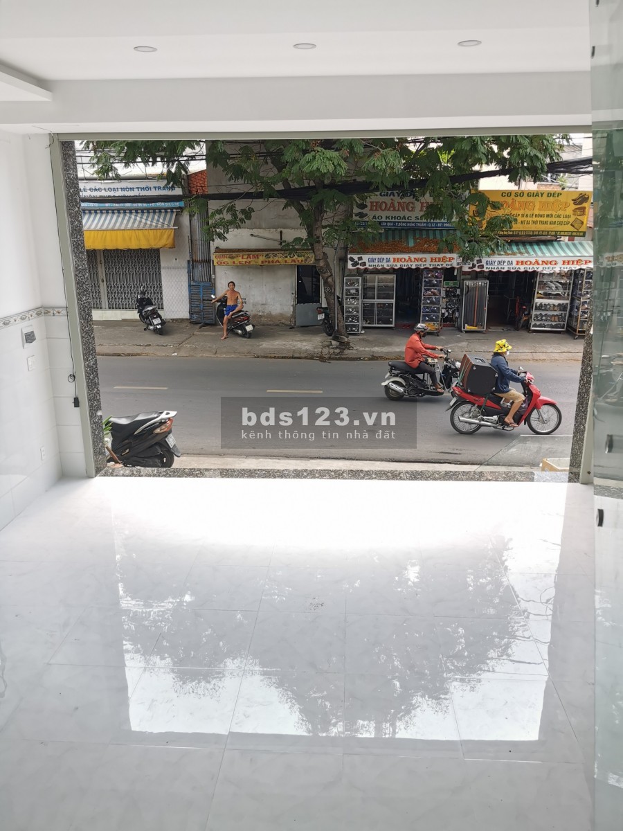 Bán nhà mới xây 3 mặt tiền đường Nguyễn Văn Quá, Đông Hưng Thuận, Q12. Giá 7.5 tỷ