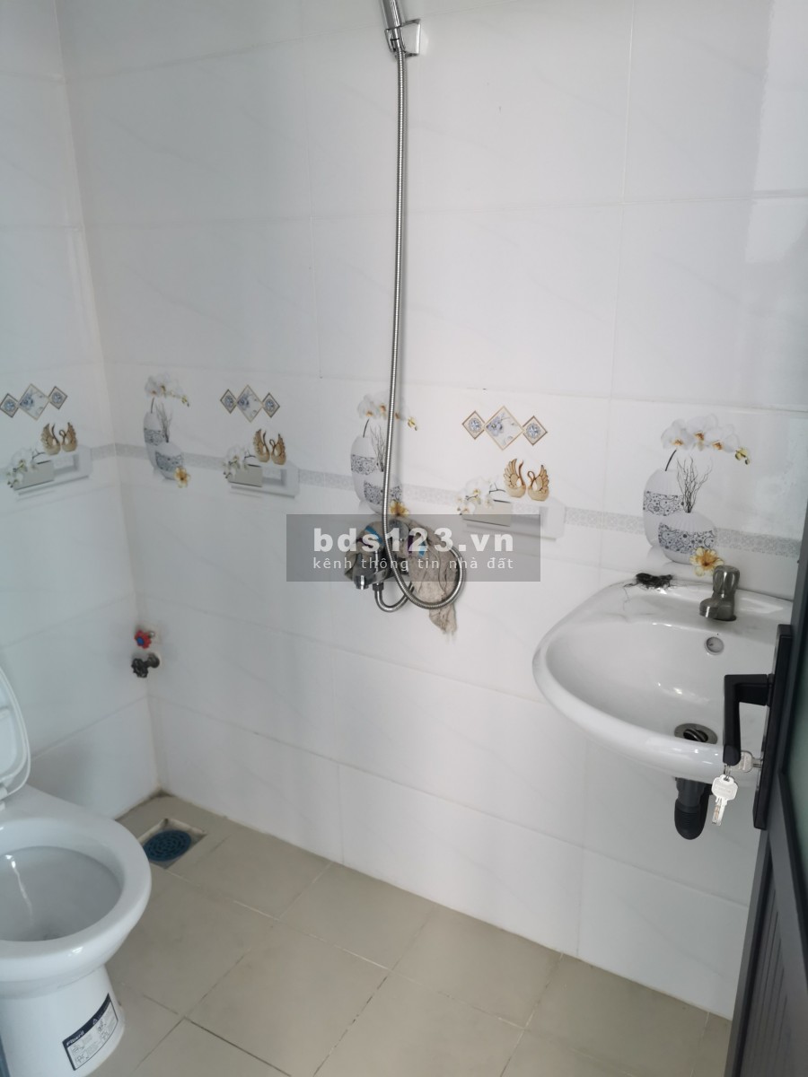 Bán nhà mới xây 3 mặt tiền đường Nguyễn Văn Quá, Đông Hưng Thuận, Q12. Giá 7.5 tỷ