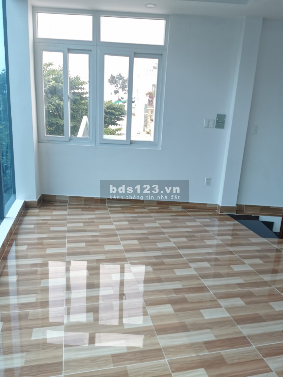 Bán nhà mới xây 3 mặt tiền đường Nguyễn Văn Quá, Đông Hưng Thuận, Q12. Giá 7.5 tỷ