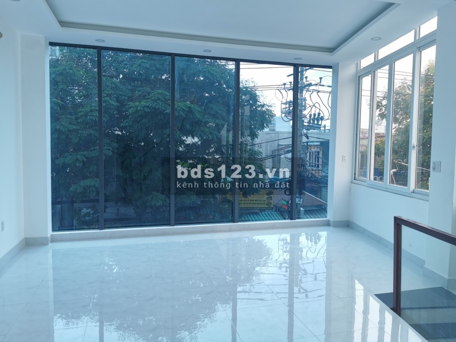 Bán nhà mới xây 3 mặt tiền đường Nguyễn Văn Quá, Đông Hưng Thuận, Q12. Giá 7.5 tỷ