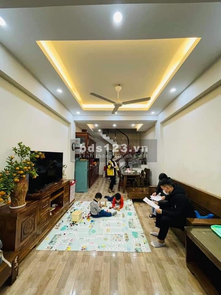 Bán nhà ở đường Nguyễn Ngọc Vũ, nhà gần ngõ oto, vị trí cực đẹp giá bán nhỉnh 4 tỷ