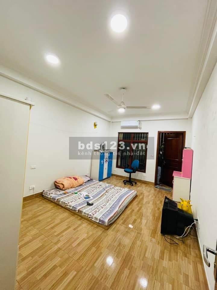 Bán nhà ở đường Nguyễn Ngọc Vũ, nhà gần ngõ oto, vị trí cực đẹp giá bán nhỉnh 4 tỷ