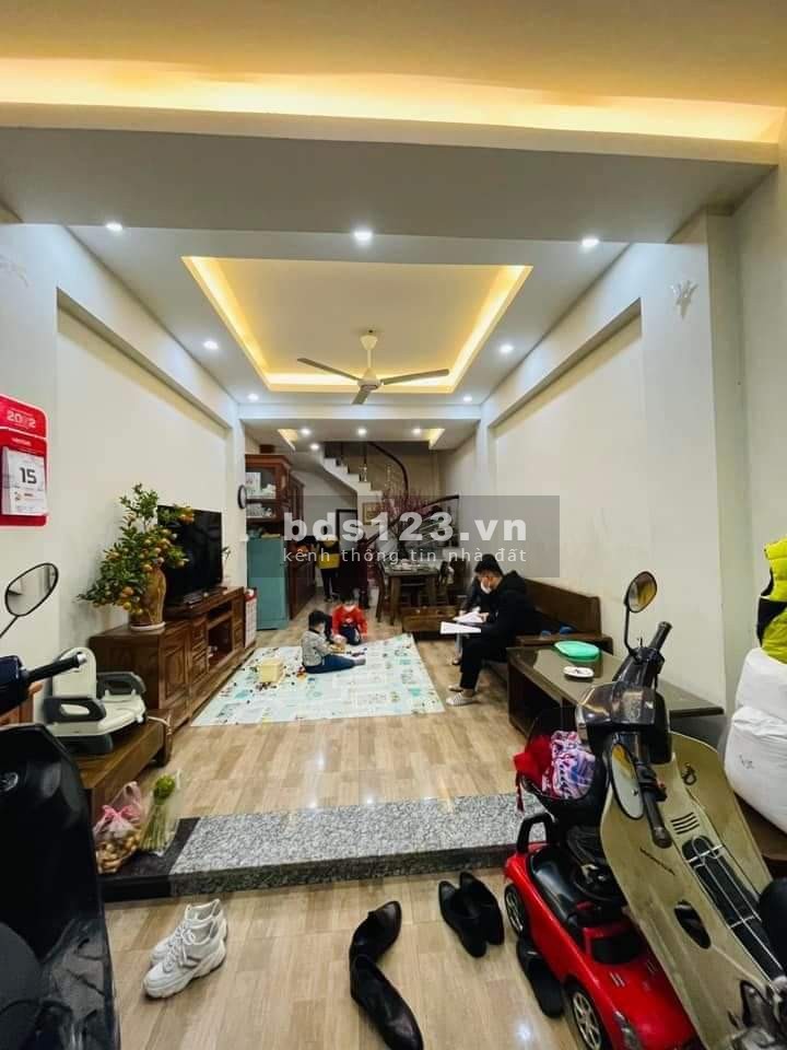 Bán nhà ở đường Nguyễn Ngọc Vũ, nhà gần ngõ oto, vị trí cực đẹp giá bán nhỉnh 4 tỷ