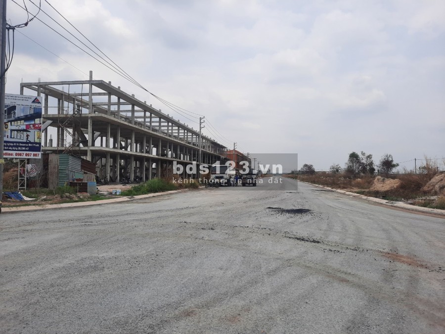 Chính chủ bán gấp lô ngay khu công nghiệp BECAMEX giá bán 8 triệu/m2, sổ sẵn chính chủ