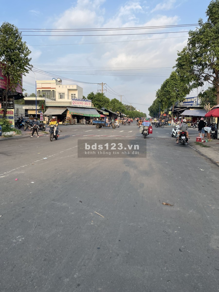 Gia đình chính chủ cần bán lô đất 200m2 tại ấp 2A Thới Hòa giá rẻ liên hệ 0972935963