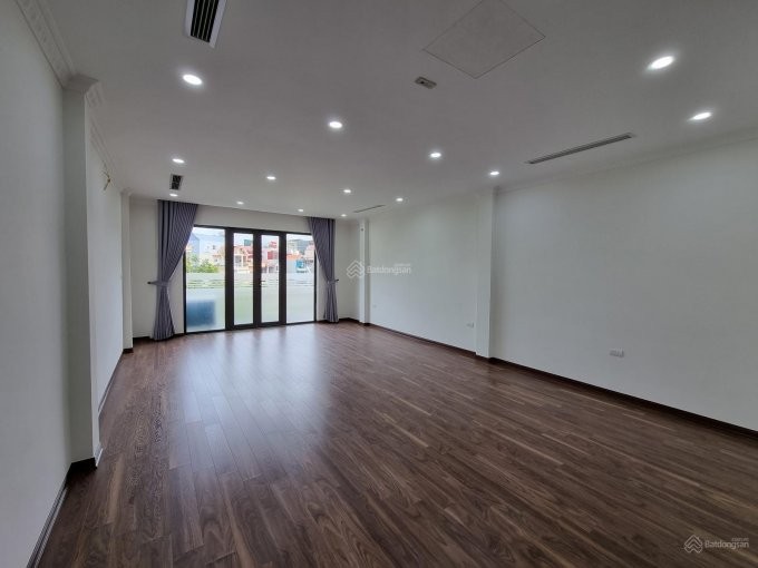Bán nhà nguyên căn Võ Thị Sáu dtsd 60m2, giá bán 14.9 tỷ, view hồ ô tô tránh kinh doanh tốt