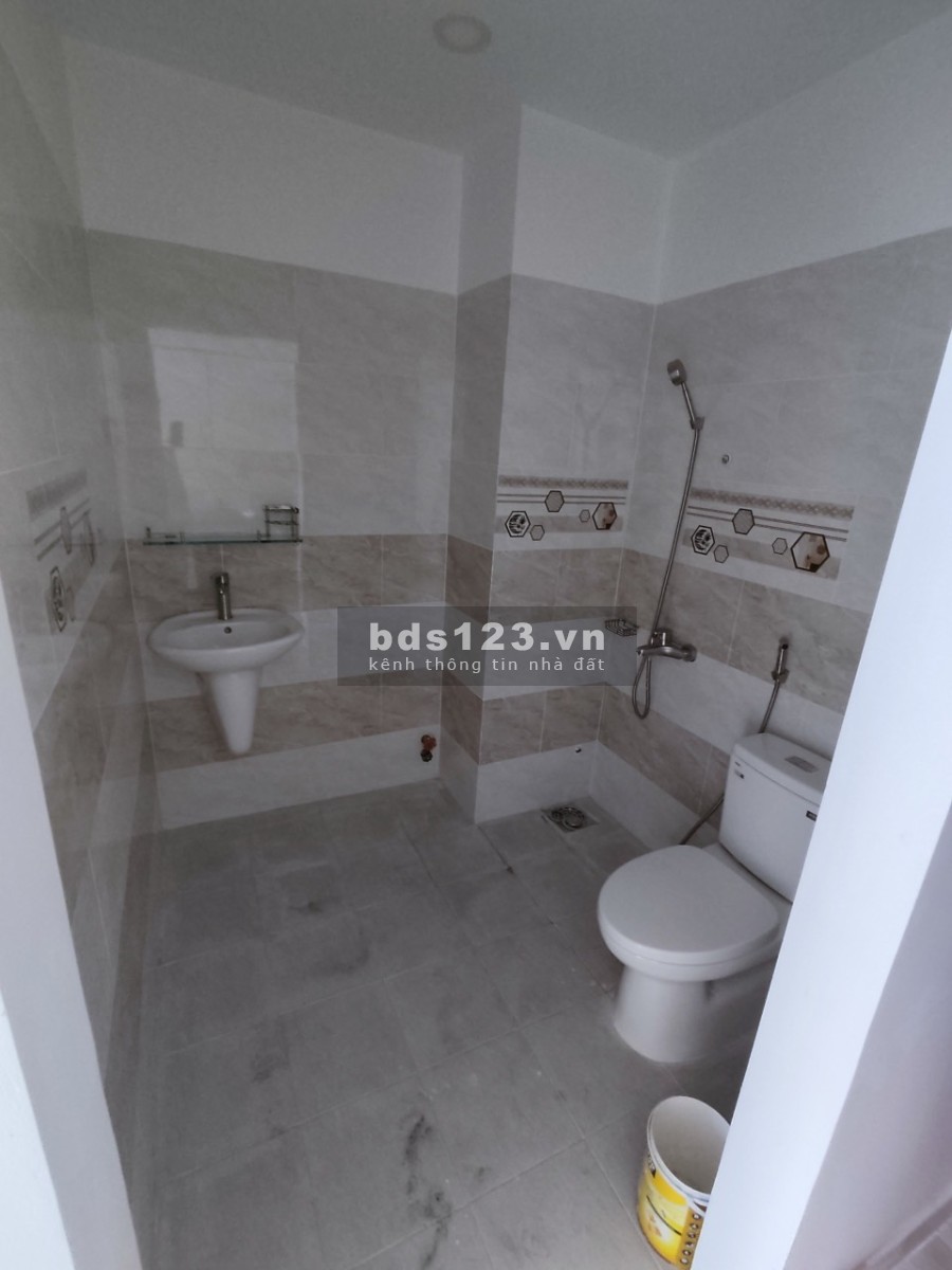 Bán nhà mới xây 100% mới hoàn công pháp lý sạch sổ hồng chính chủ, giá tốt đầu tư