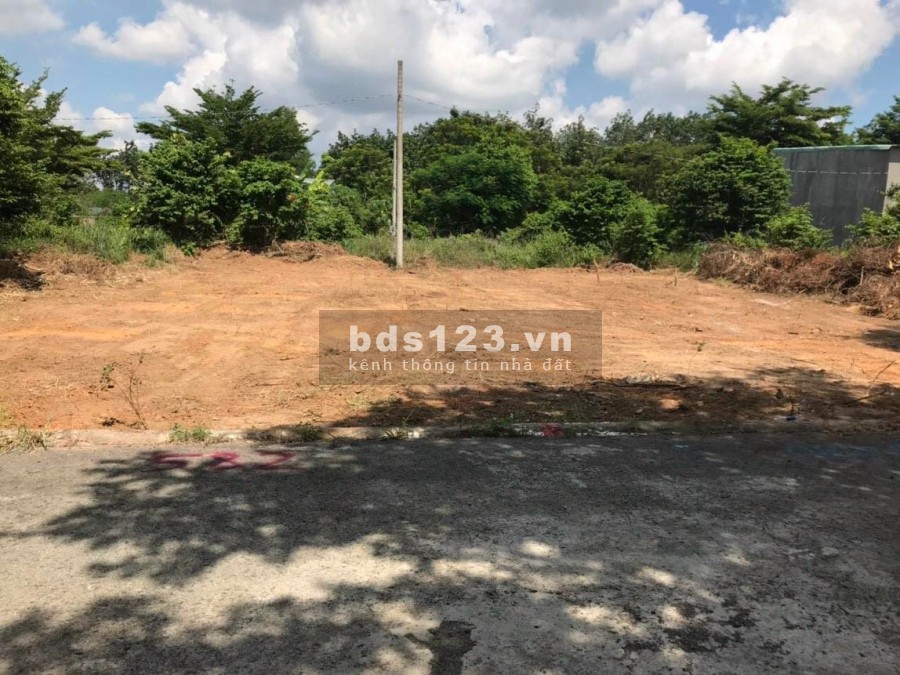 Gia đình cần bán 2 dãy trọ 300m2 (14 phòng 2 kiot) và lô đất 200m2 sổ hồng riêng, dân đông