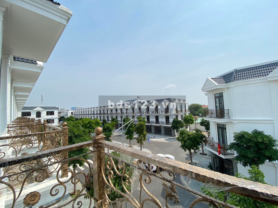Nhà phố "độc quyền" sẵn sổ giá nội bộ chủ đầu tư pháp lý chính chủ, khu dân cư đông