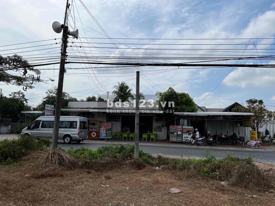Cho thuê đất mặt tiền lớn diện tích sử dụng 1000m2 khu dan cư đông đúc, giá tốt