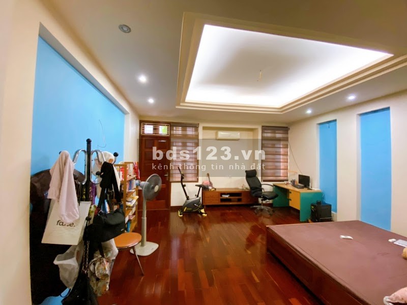 Cầu Giấy, diện tích sử dụng 52m2 5 tầng, mặt tiền 5.6m, gara ô tô, giá bán 12 tỷ rưỡi