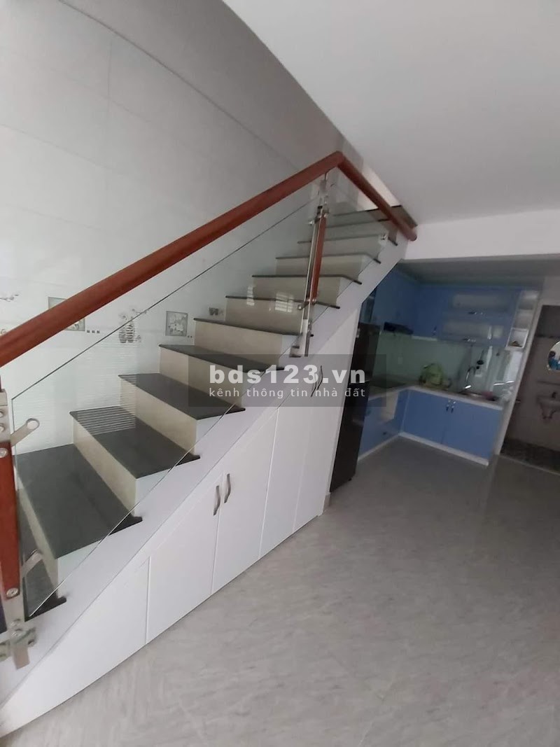 Cần bán GẤP HXH Lý Thái Tổ, Quận 10, 5 Tầng, BTCT Cách MT 4 Căn.