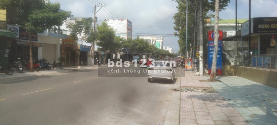 Nhà lầu 3 tầng mặt tiền Lê Văn Phẩm phường 6, Mỹ Tho, Tiền Giang giá 8.55 tỷ sổ sẵn