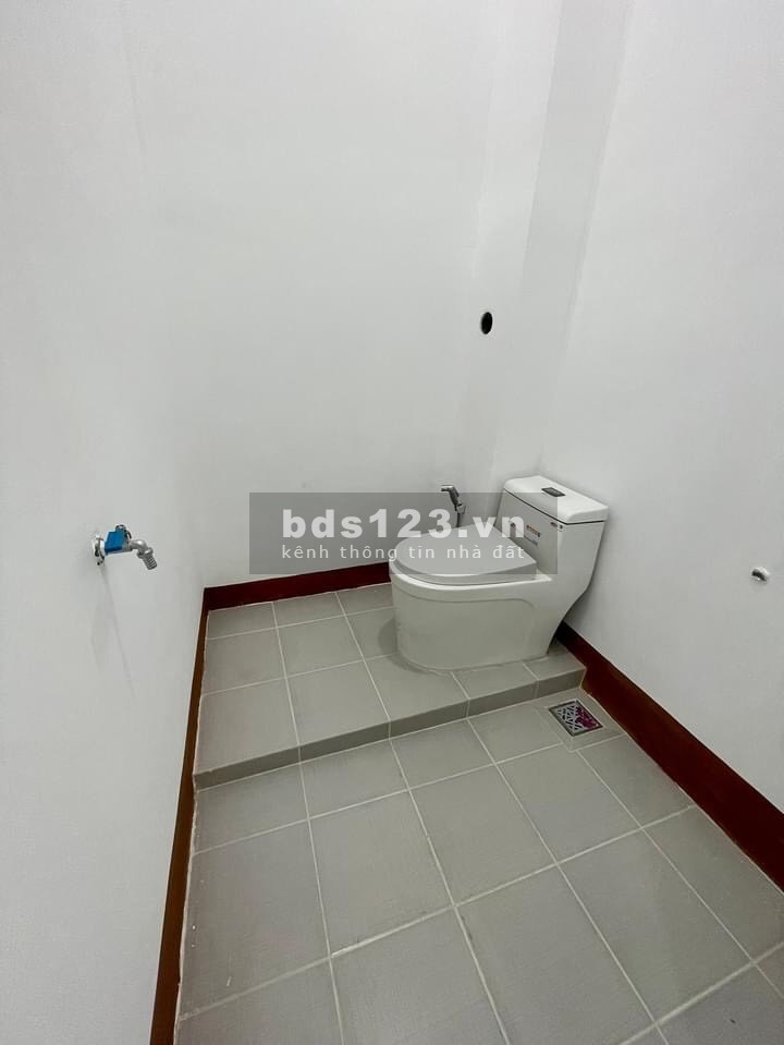 Bán nhà Tân Phú giá rẻ ngang rộng 8m xe hơi thông giá nhỉnh 10 tỷ sổ đỏ vuông vức