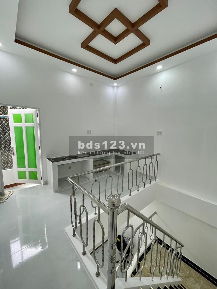 Bán nhà Tân Phú giá rẻ ngang rộng 8m xe hơi thông giá nhỉnh 10 tỷ sổ đỏ vuông vức