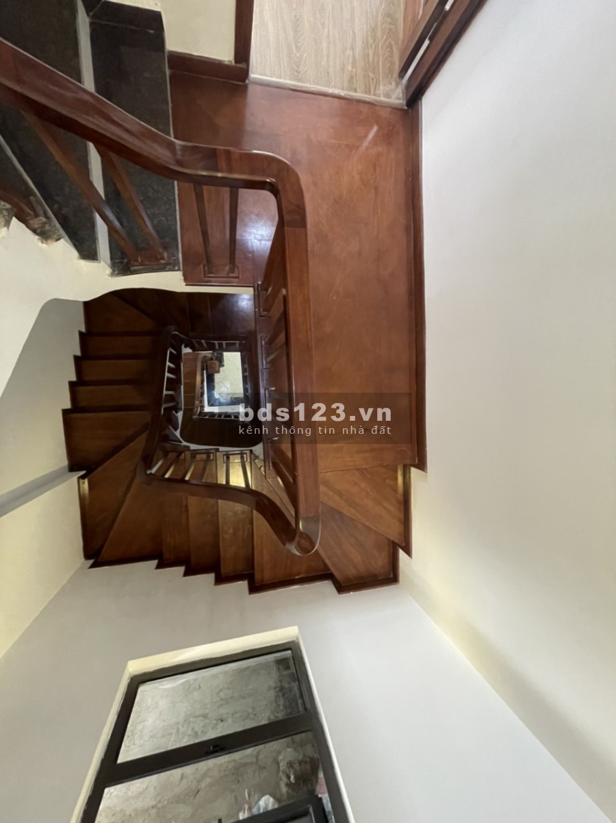 Nhà Đẹp Phố Vĩnh Phúc, Quận Ba Đình diện tích sử dụng 40m2, 5 tầng đúc giá 4.5 tỷ