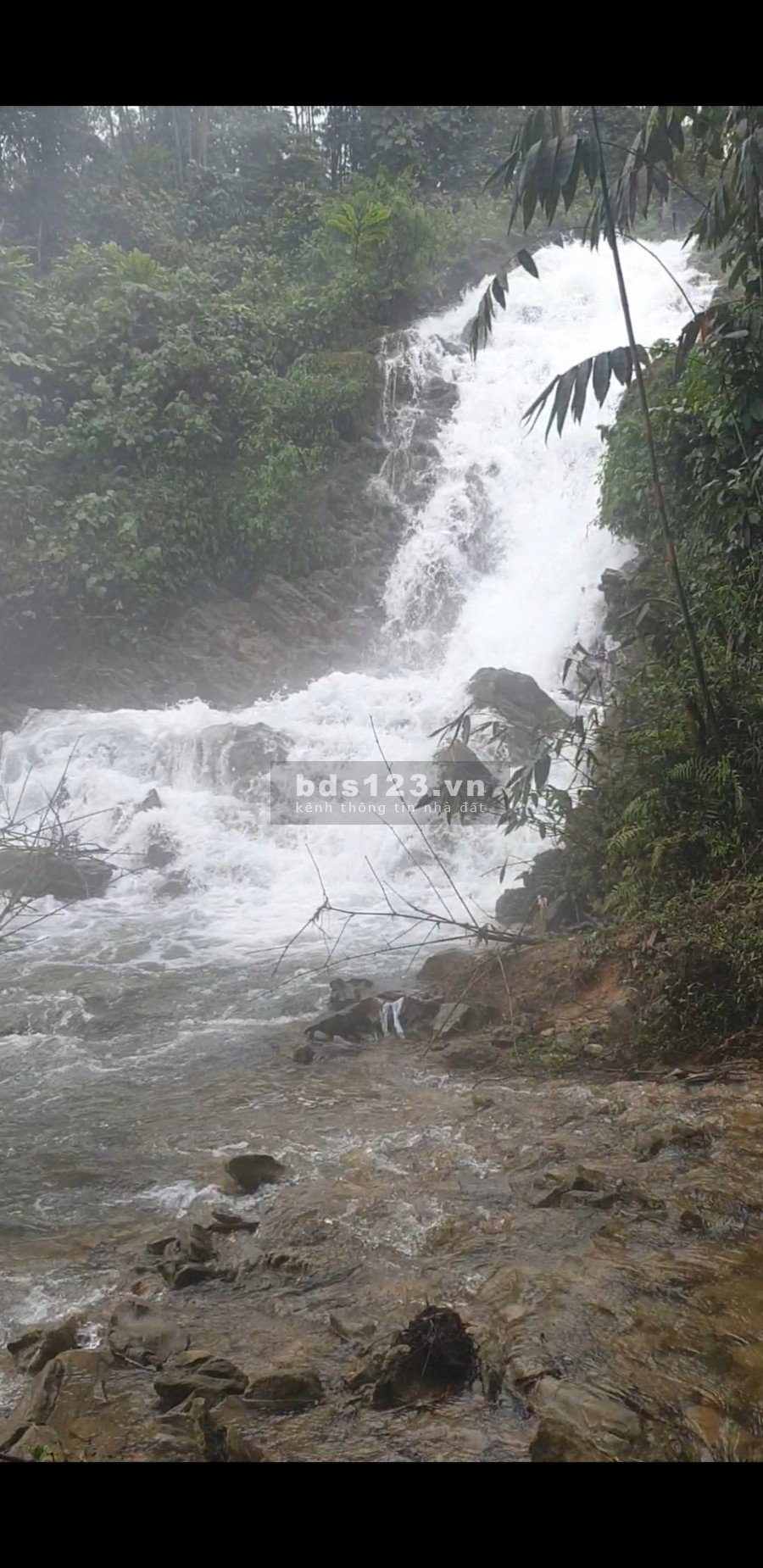 Bán lô đất được thiên nhiên bán tặng 2 thác nước tuyệt đẹp và suối giá bán 5 tỷ, sổ sẵn