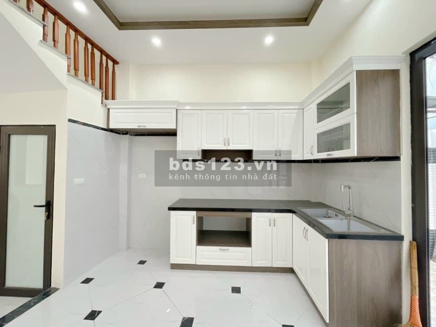 Phân lô phố Vĩnh Hưng diện tích 42m2 đúc bê tông 5 tầng giá bán chỉ 6.1 tỷ️, lh 0337422226