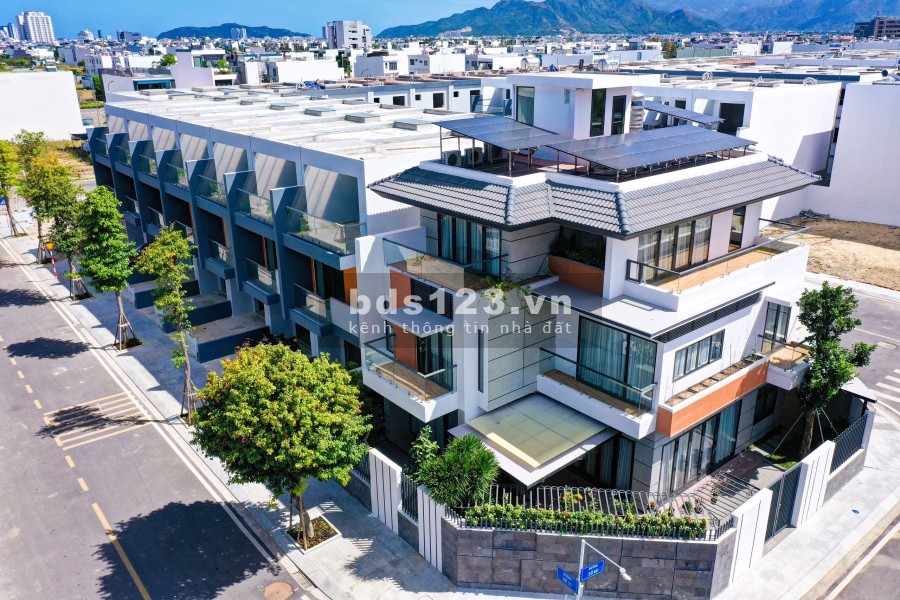 Chưa đến 4T5 Sở hữu ngay cả nhà và đất lô góc có sổ đỏ ngay TT Nha Trang