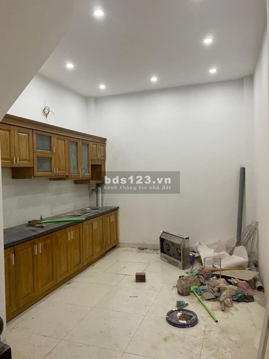 Nhà ở khu vực Cầu Giấy, nhà mới xây, có thể dọn vào ở luôn diện tích sử dụng 35m2, 4 tầng
