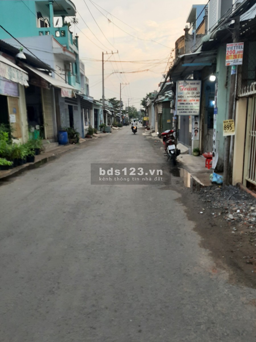 Hàng ngợp bán lô đất diện tích 155,8 m2 đất Full thổ cư, giá chỉ 30 triệu/m2, Bình Tân - HCM
