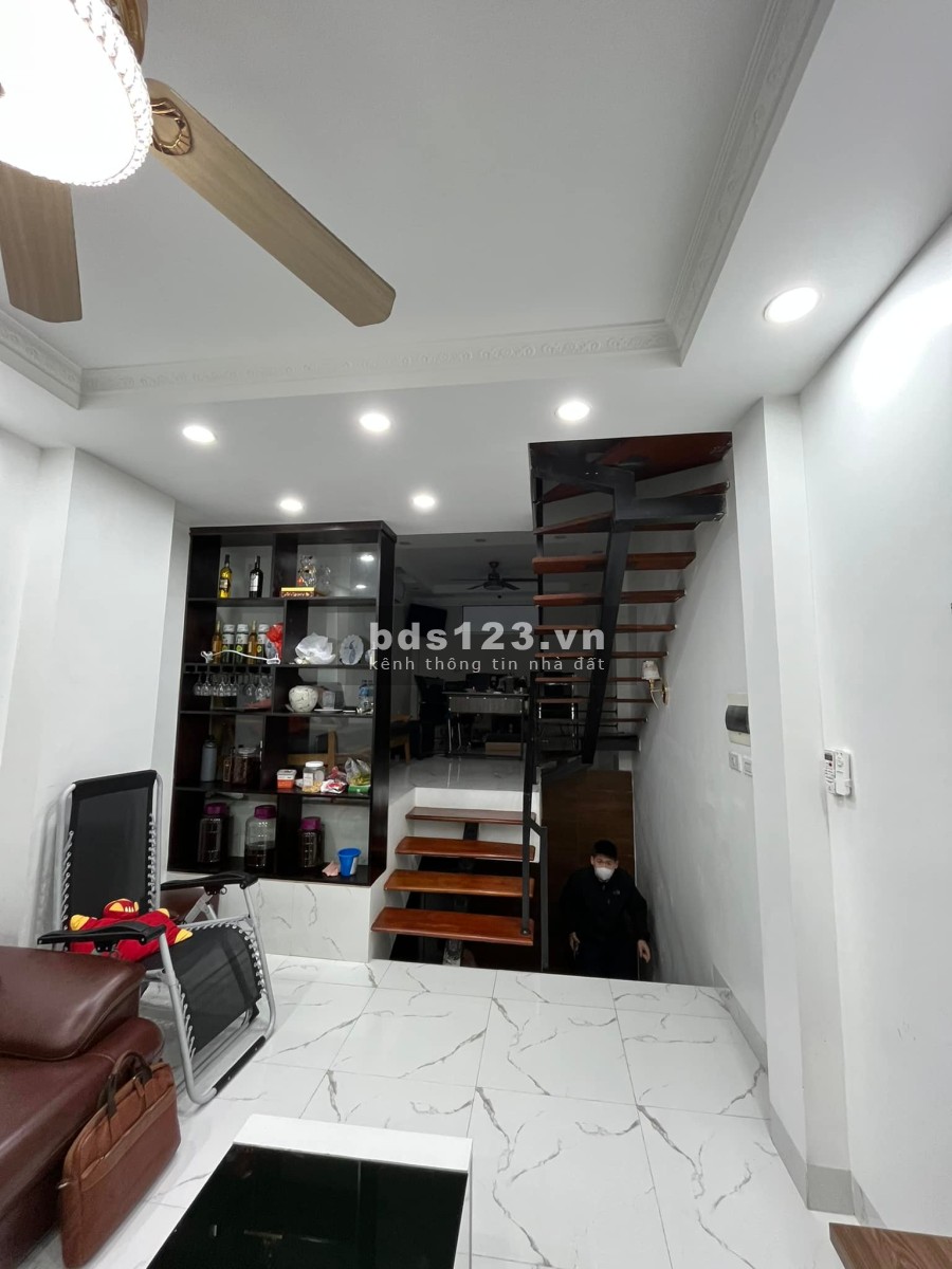 Bán Nhà Hồ Tùng Mậu diện tích sử dụng 36m2 đúc kiên cô 5 tầng giá bán chỉ nhỉnh 3 tỷ