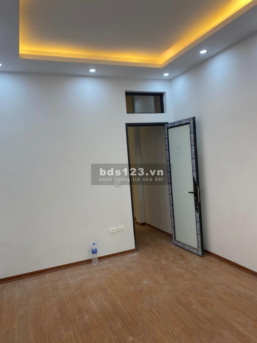 Nhà ở khu vực Cầu Giấy, nhà mới xây, có thể dọn vào ở luôn diện tích sử dụng 35m2, 4 tầng
