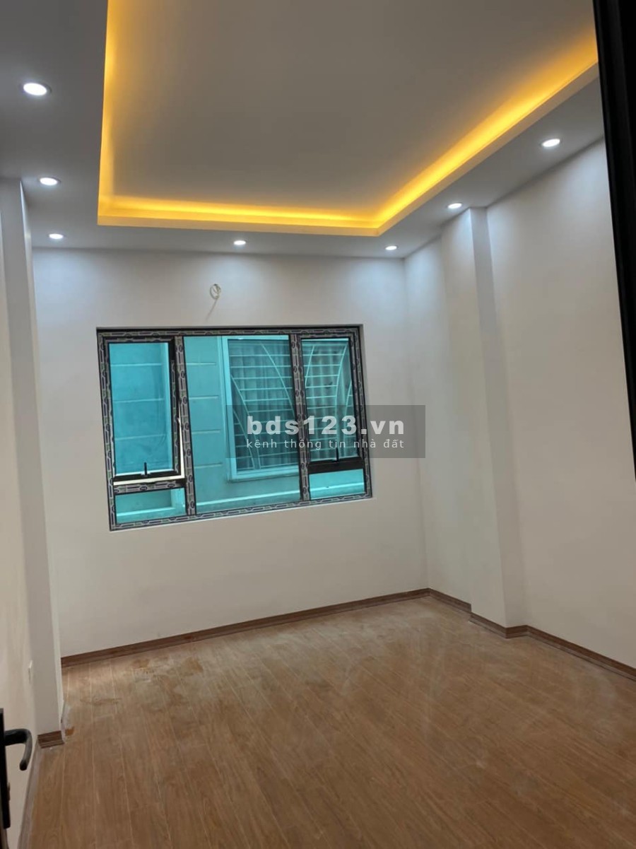 Nhà ở khu vực Cầu Giấy, nhà mới xây, có thể dọn vào ở luôn diện tích sử dụng 35m2, 4 tầng