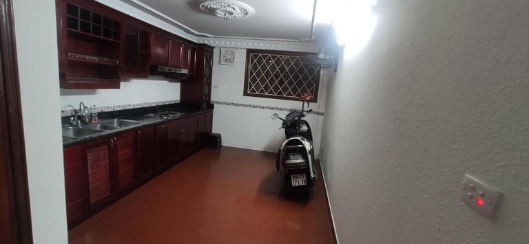 Bán nhà nguyên căn Đống Đa, phân lô ô tô dừng đỗ, sổ chính chủ bao sang tên, lh 0828885656