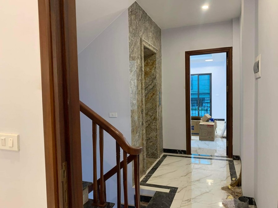 Bán nhà Giải Phóng, vỉa hè, ô tô, kinh doanh, thang máy diện tích 60m2, giá 17 tỷ Hoàng Mai