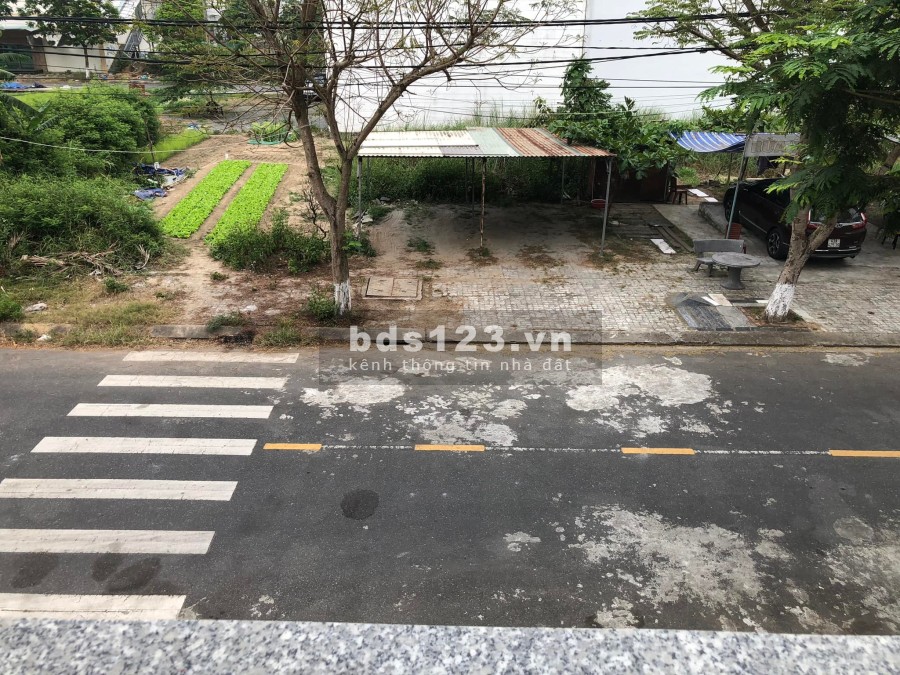 Bán nhà nguyên căn đẹp Móng Chắc dt 200m2, ra biển kinh doanh cực tốt vị trí đắc địa