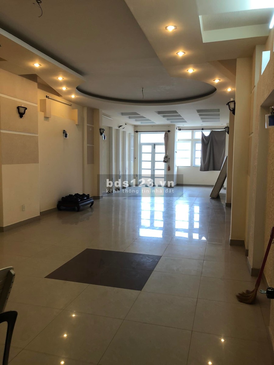 Bán nhà nguyên căn đẹp Móng Chắc dt 200m2, ra biển kinh doanh cực tốt vị trí đắc địa