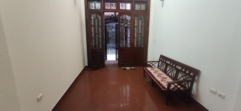 Bán nhà nguyên căn Đống Đa, phân lô ô tô dừng đỗ, sổ chính chủ bao sang tên, lh 0828885656