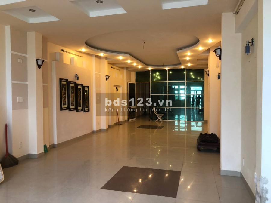 Bán nhà nguyên căn đẹp Móng Chắc dt 200m2, ra biển kinh doanh cực tốt vị trí đắc địa