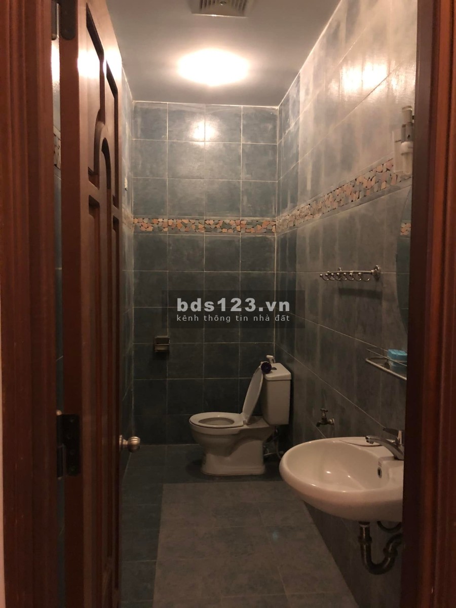 Bán nhà nguyên căn đẹp Móng Chắc dt 200m2, ra biển kinh doanh cực tốt vị trí đắc địa