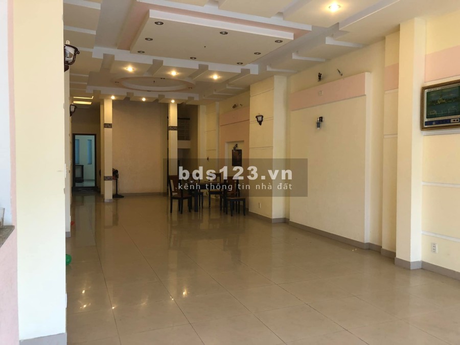 Bán nhà nguyên căn đẹp Móng Chắc dt 200m2, ra biển kinh doanh cực tốt vị trí đắc địa