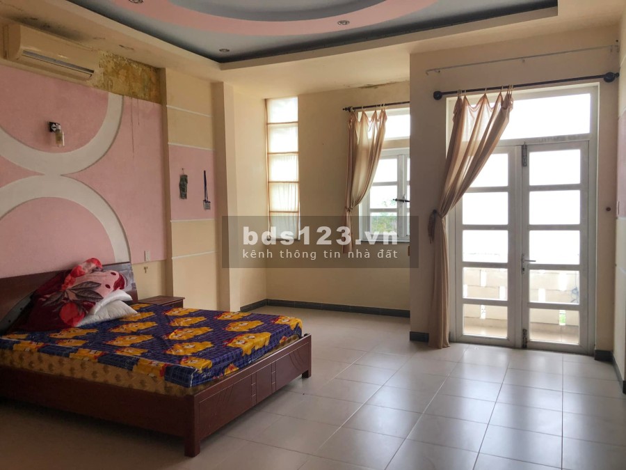 Bán nhà nguyên căn đẹp Móng Chắc dt 200m2, ra biển kinh doanh cực tốt vị trí đắc địa