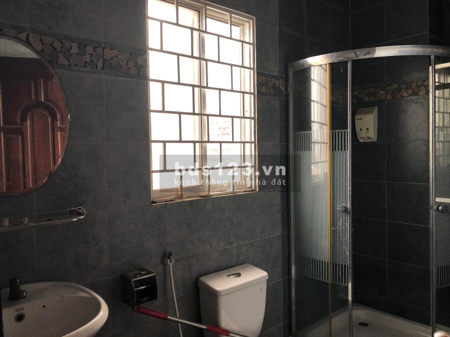 Bán nhà nguyên căn đẹp Móng Chắc dt 200m2, ra biển kinh doanh cực tốt vị trí đắc địa